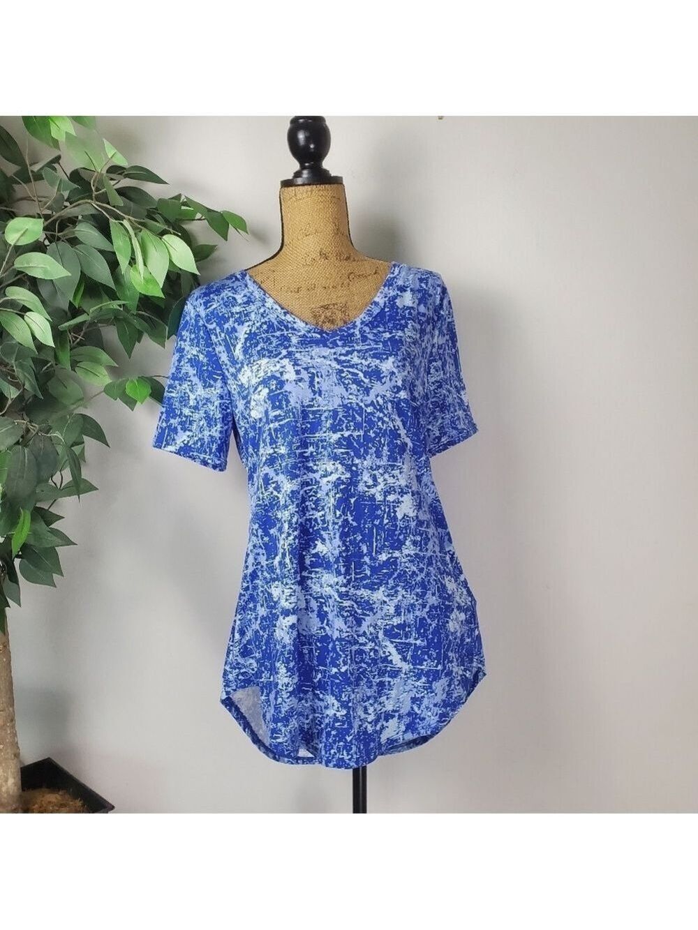 New Lularoe Iris V Neck Short Sleeve Shirt Blue Hues XS
